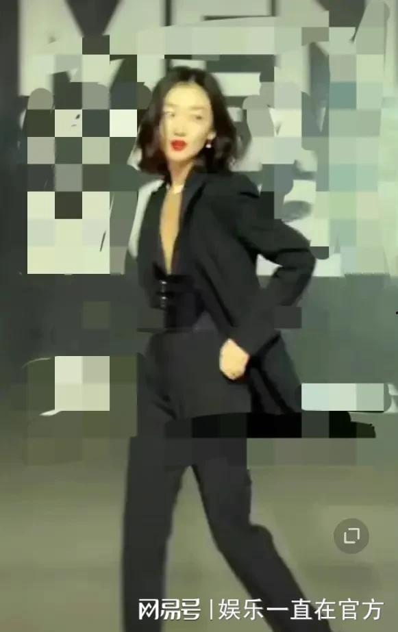 娱乐圈最新爆料动态,明星恋情曝光，幕后黑手浮出水面！